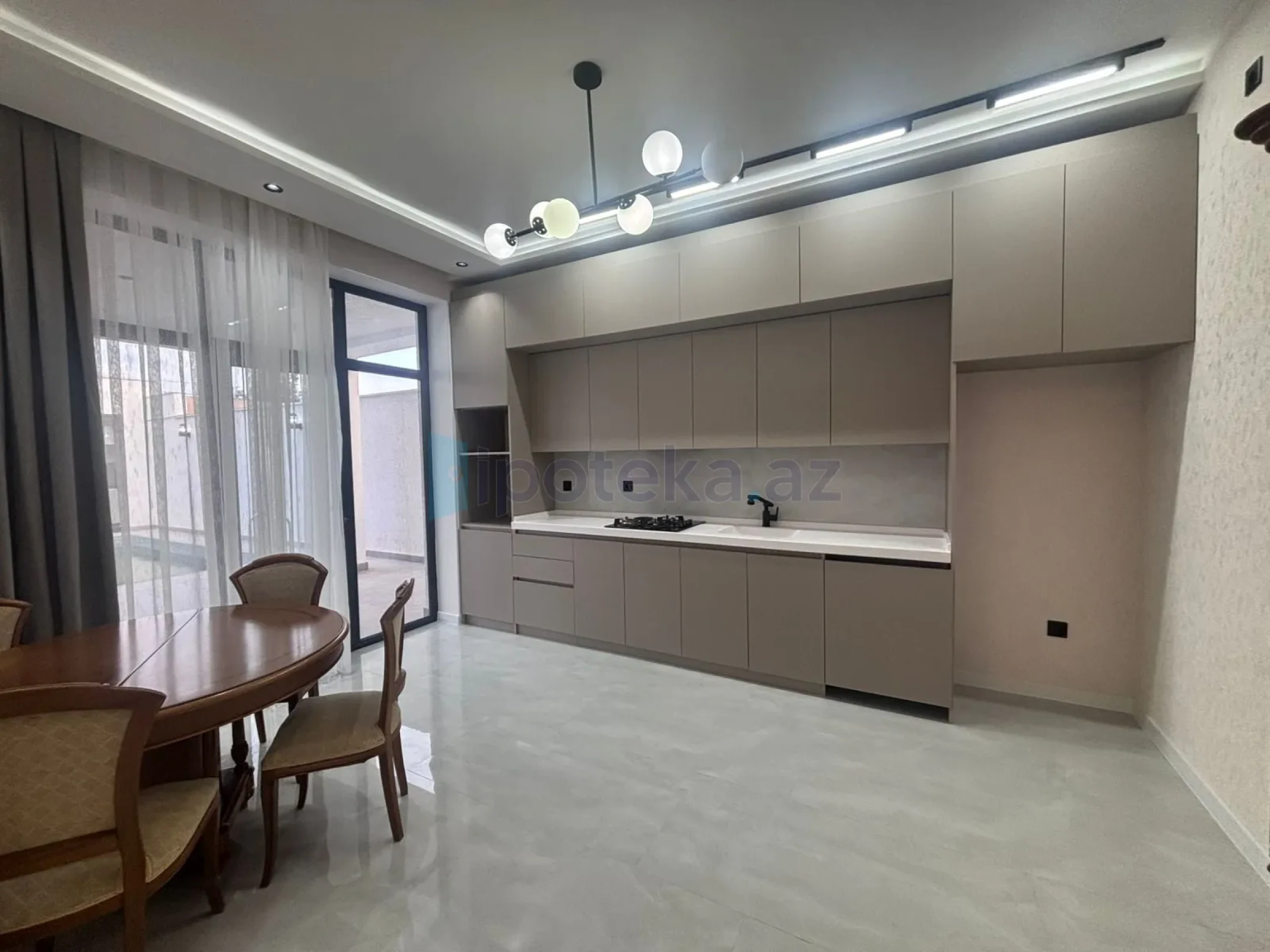 Satılır 4 otaqlı mənzil 160 m²