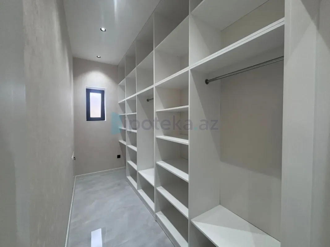 Satılır 4 otaqlı mənzil 160 m²