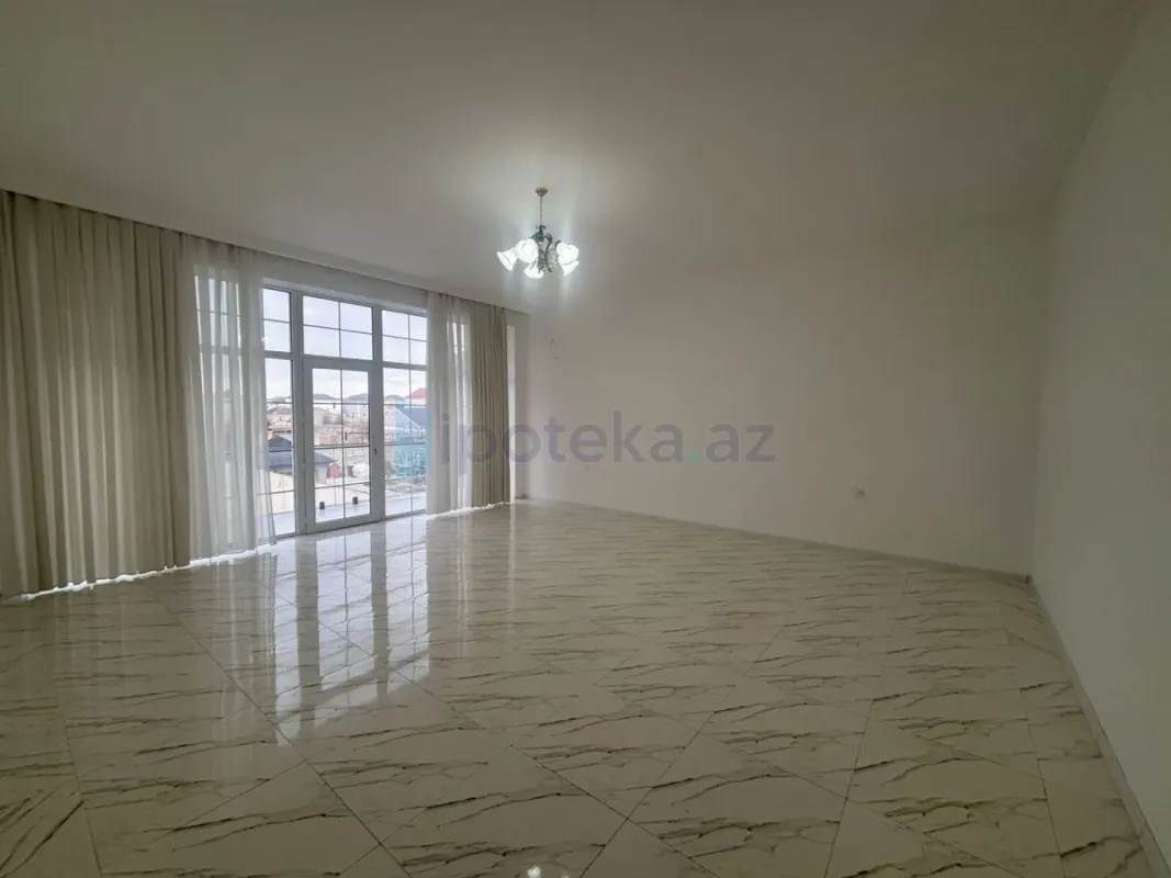Satılır 4 otaqlı mənzil 330 m²