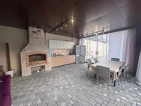 Satılır 4 otaqlı mənzil 330 m²