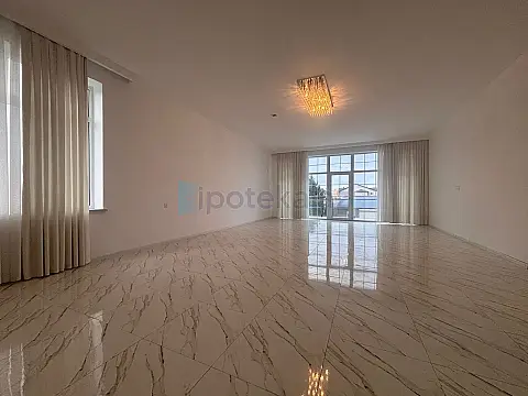 Satılır 4 otaqlı mənzil 330 m²