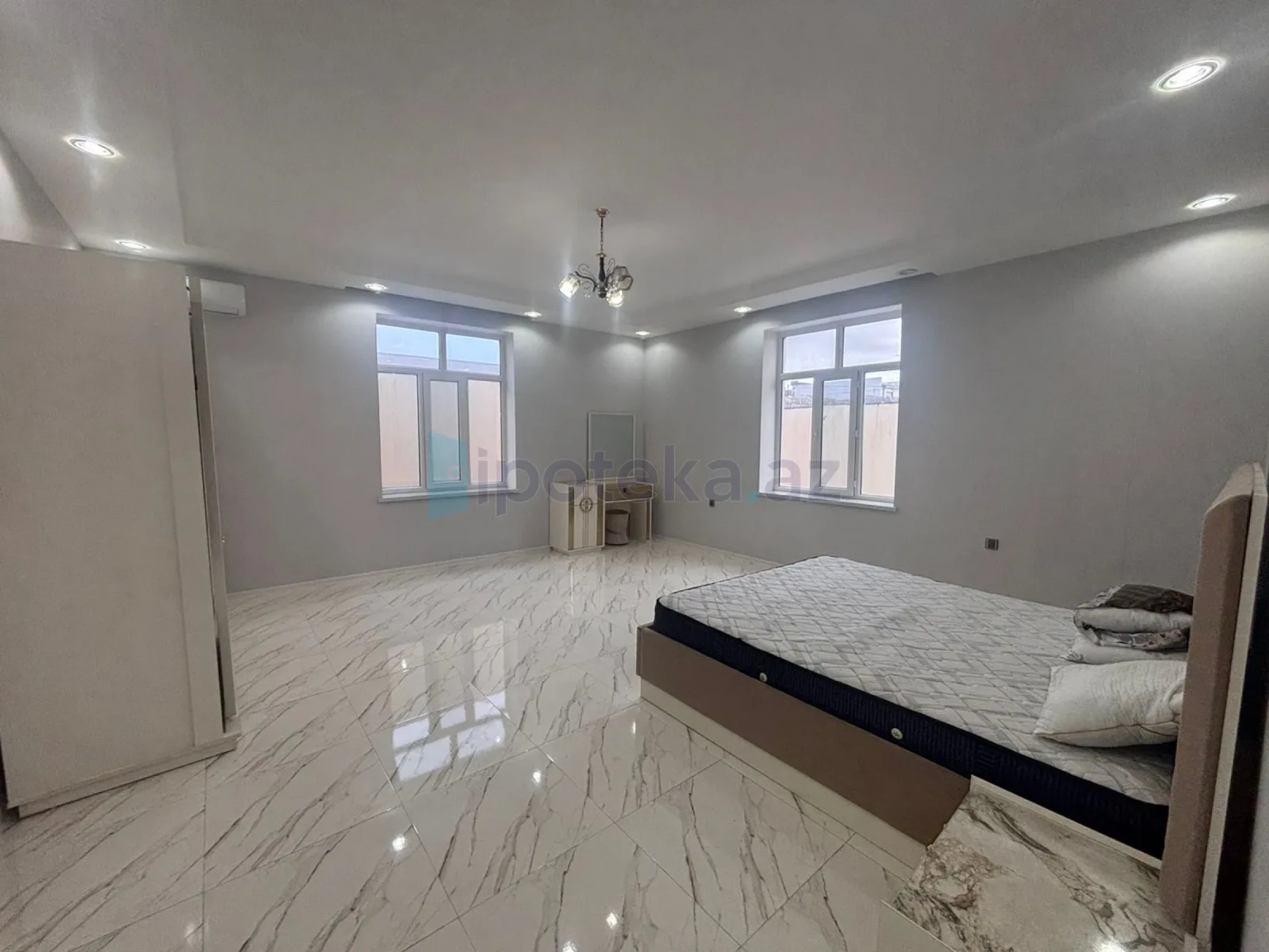 Satılır 4 otaqlı mənzil 330 m²