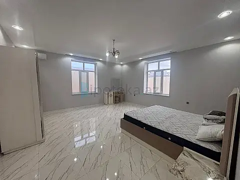 Satılır 4 otaqlı mənzil 330 m²
