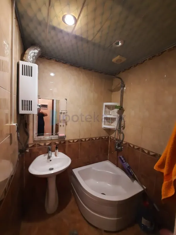 Satılır 2 otaqlı köhnə tikili 60 m²