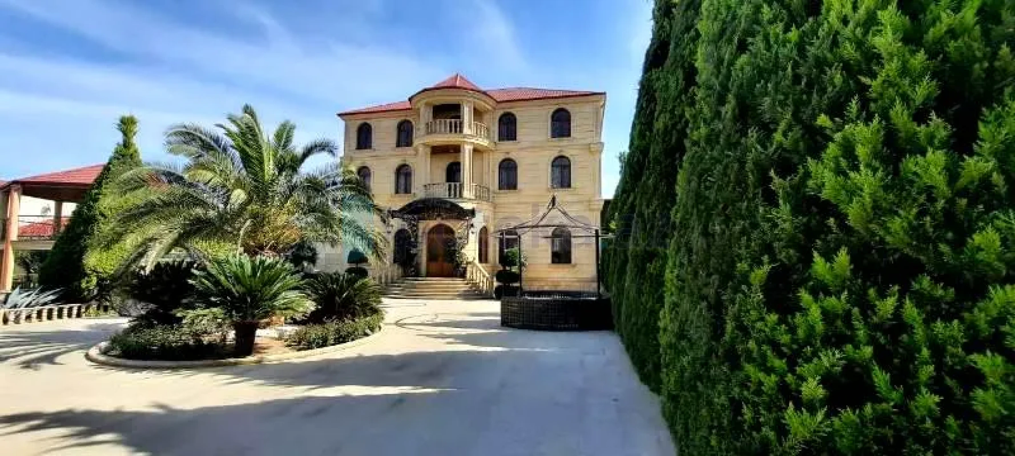 Satılır 7 otaqlı həyət evi 500 m²