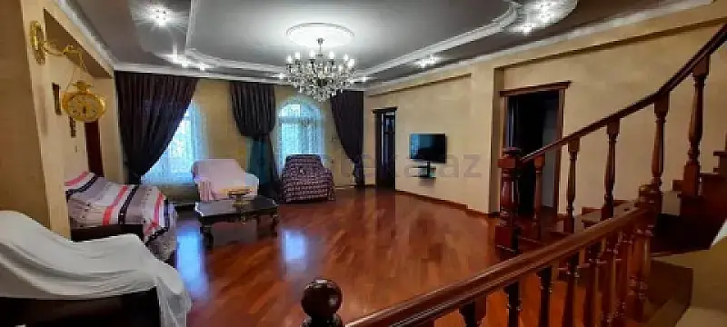 Satılır 7 otaqlı həyət evi 500 m²