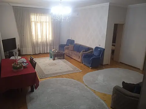 Satılır 7 otaqlı həyət evi 222 m²