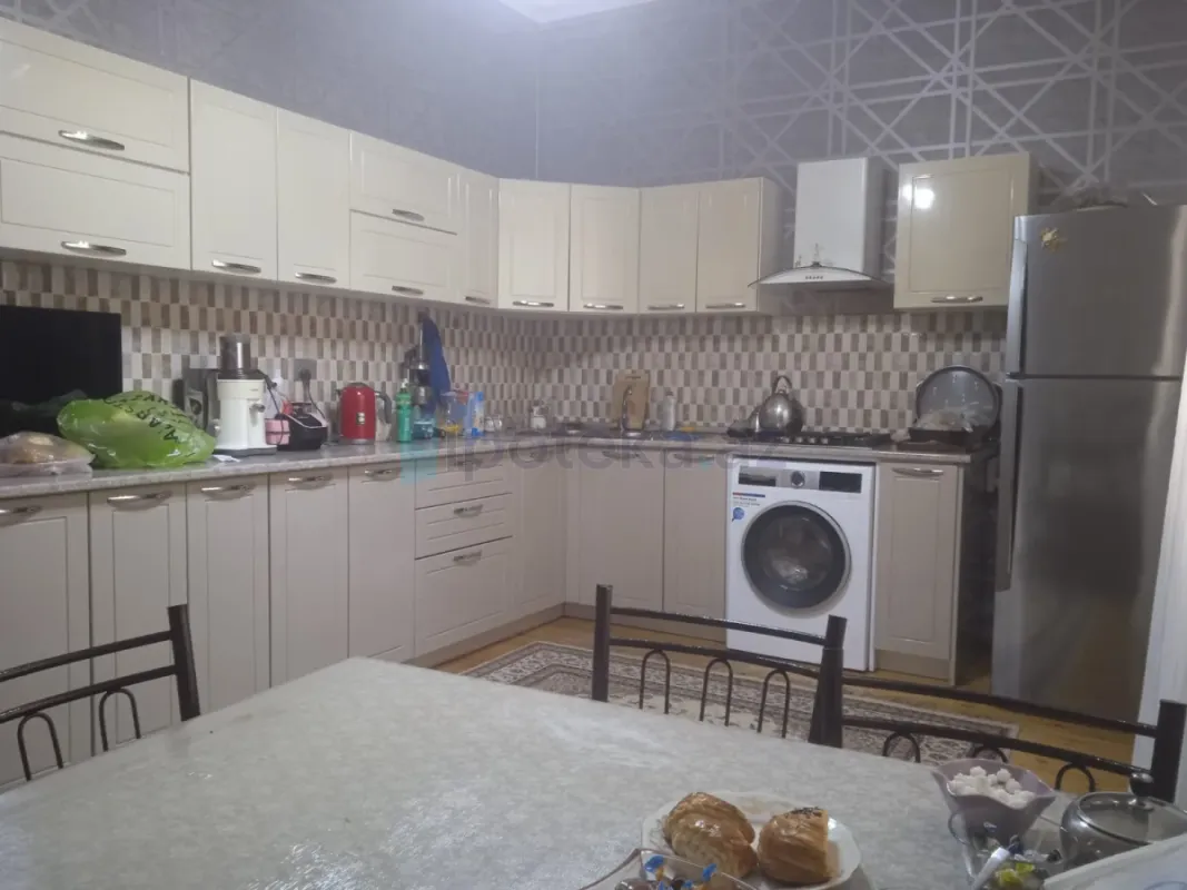 Satılır 7 otaqlı həyət evi 222 m²