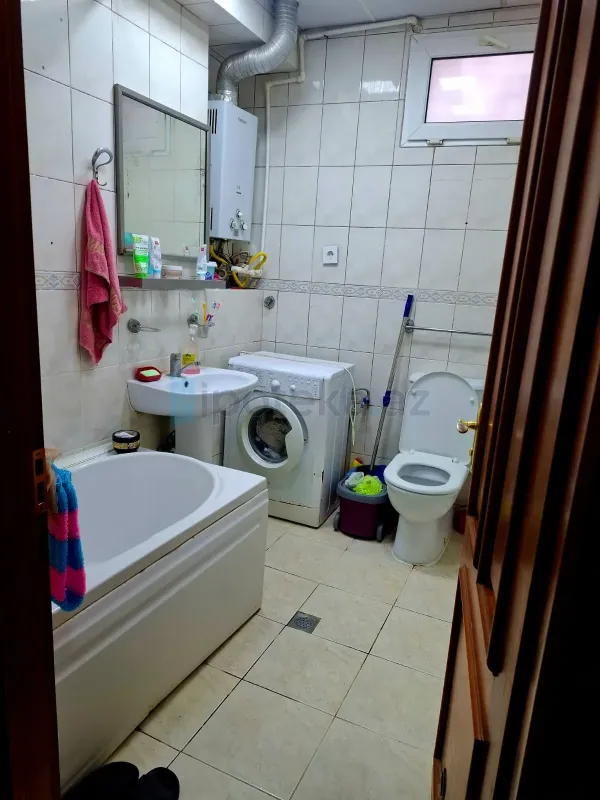 Satılır 3 otaqlı köhnə tikili 80 m²