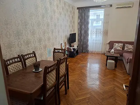 Satılır 3 otaqlı köhnə tikili 80 m²