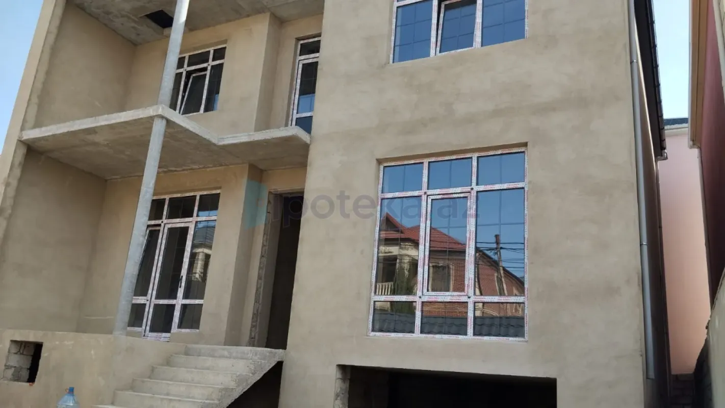 Satılır 5 otaqlı həyət evi 220 m²