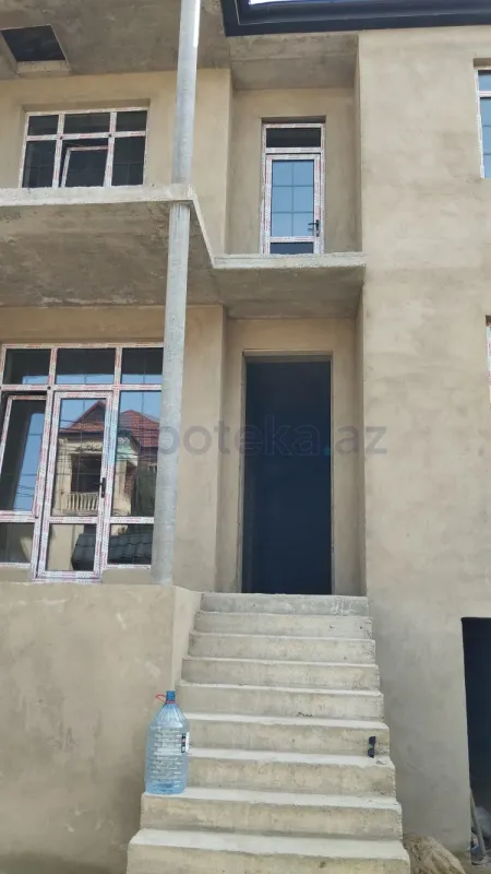 Satılır 5 otaqlı həyət evi 220 m²