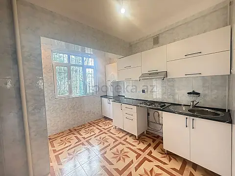 Satılır 3 otaqlı köhnə tikili 80 m²