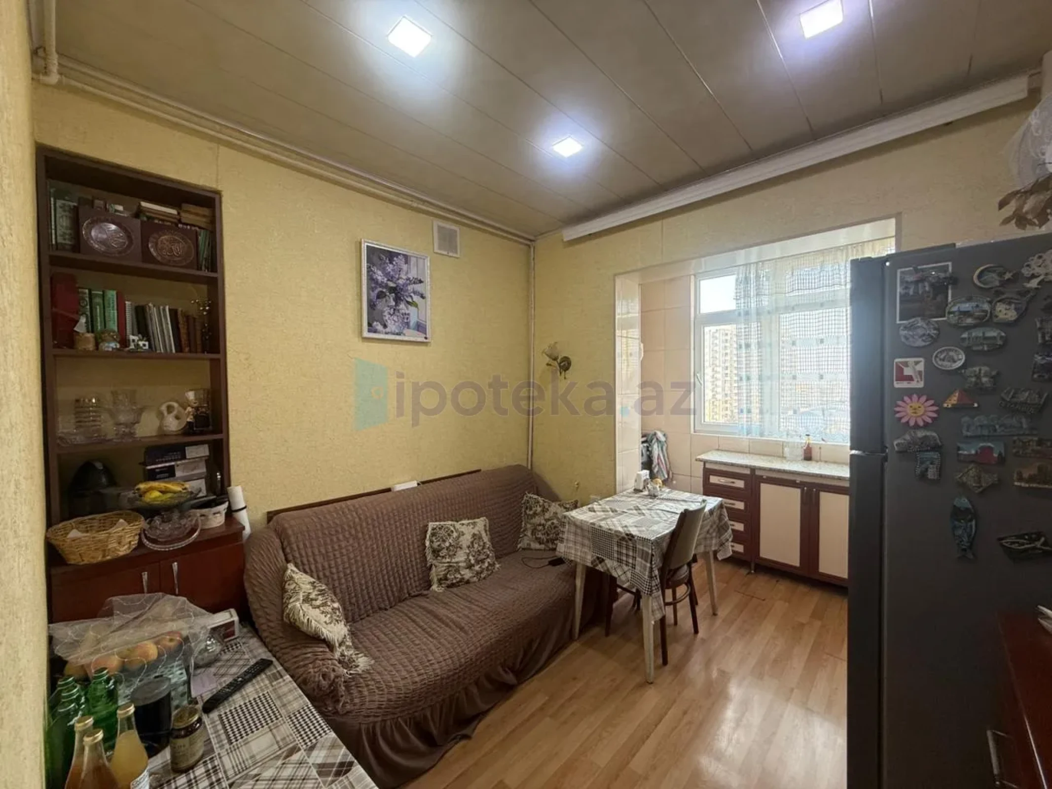 Satılır 2 otaqlı köhnə tikili 60 m²