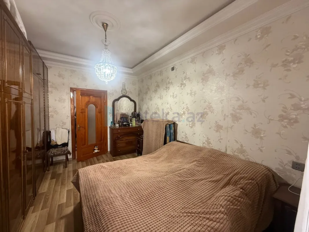Satılır 2 otaqlı köhnə tikili 60 m²