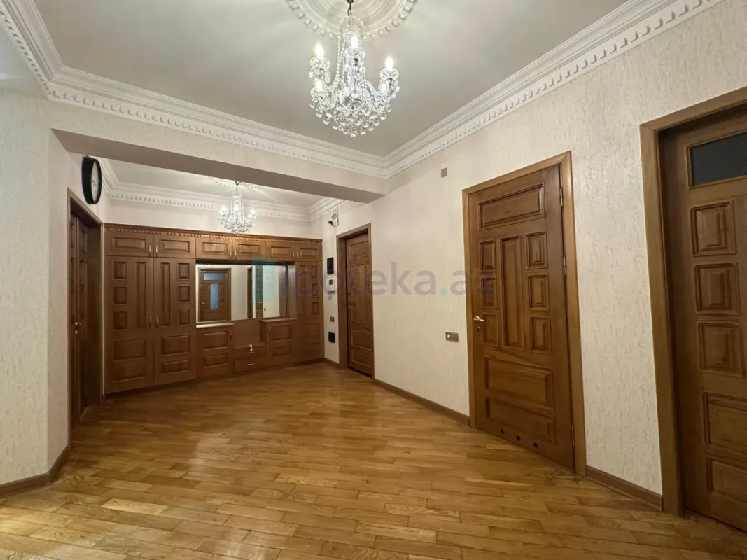 Satılır 4 otaqlı yeni tikili 175 m²