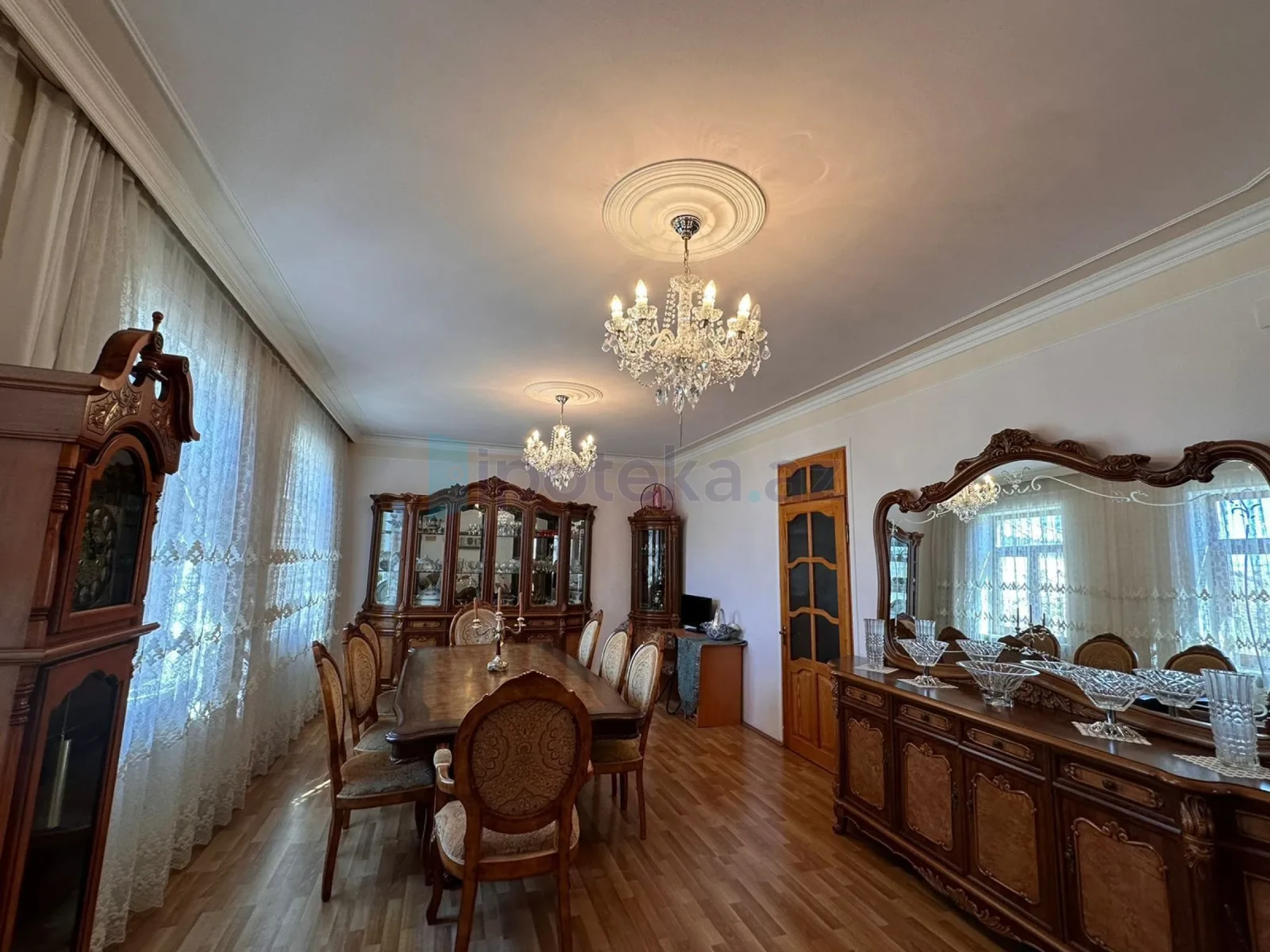 Satılır 8 otaqlı həyət evi 250 m²