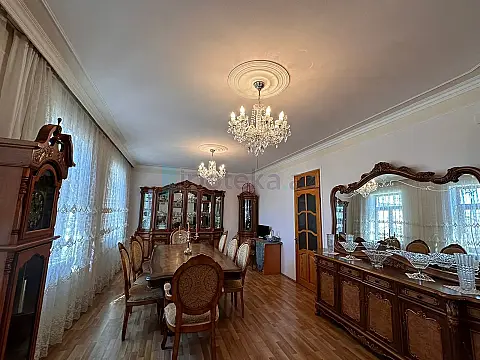 Satılır 8 otaqlı həyət evi 250 m²