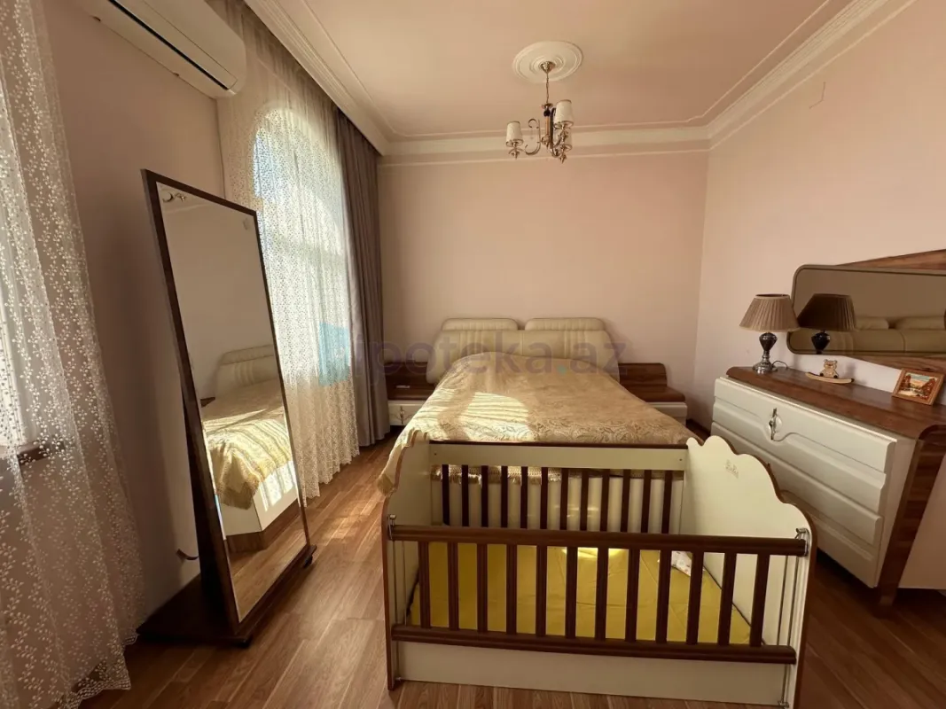 Satılır 8 otaqlı həyət evi 250 m²