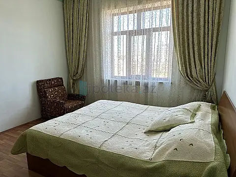 Satılır 8 otaqlı həyət evi 250 m²