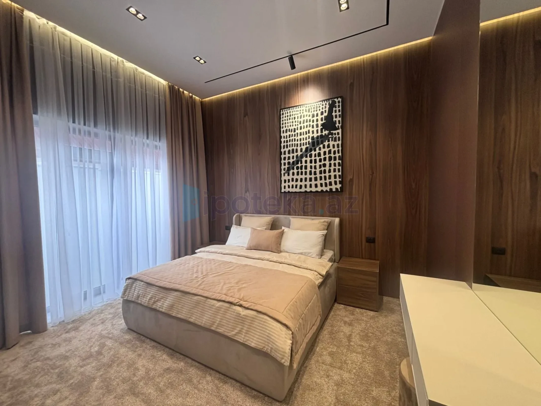 Satılır 5 otaqlı mənzil 250 m²