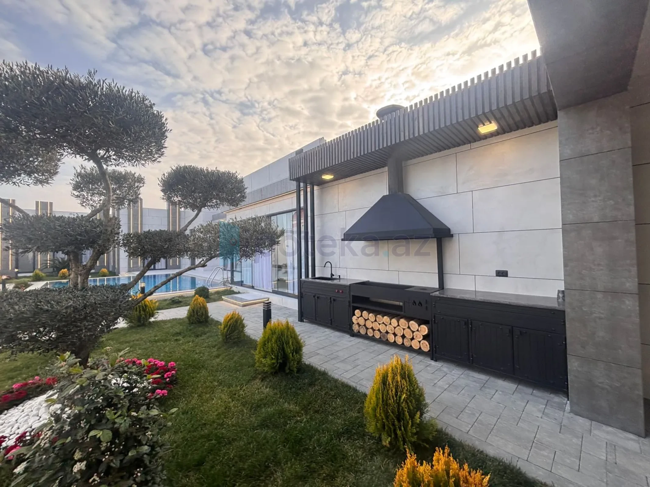 Satılır 5 otaqlı mənzil 250 m²