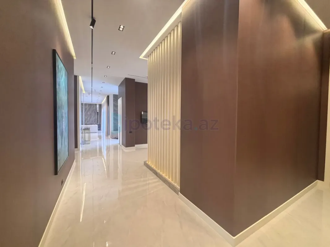 Satılır 5 otaqlı mənzil 250 m²