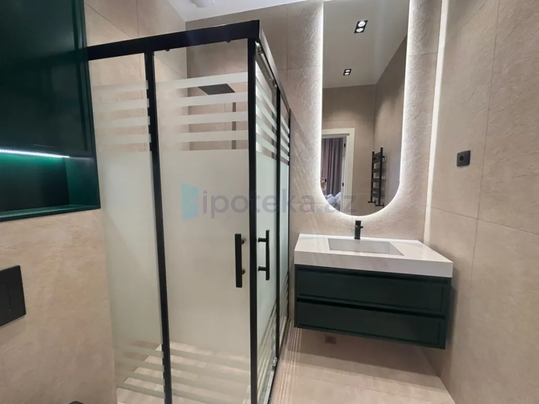 Satılır 5 otaqlı mənzil 250 m²