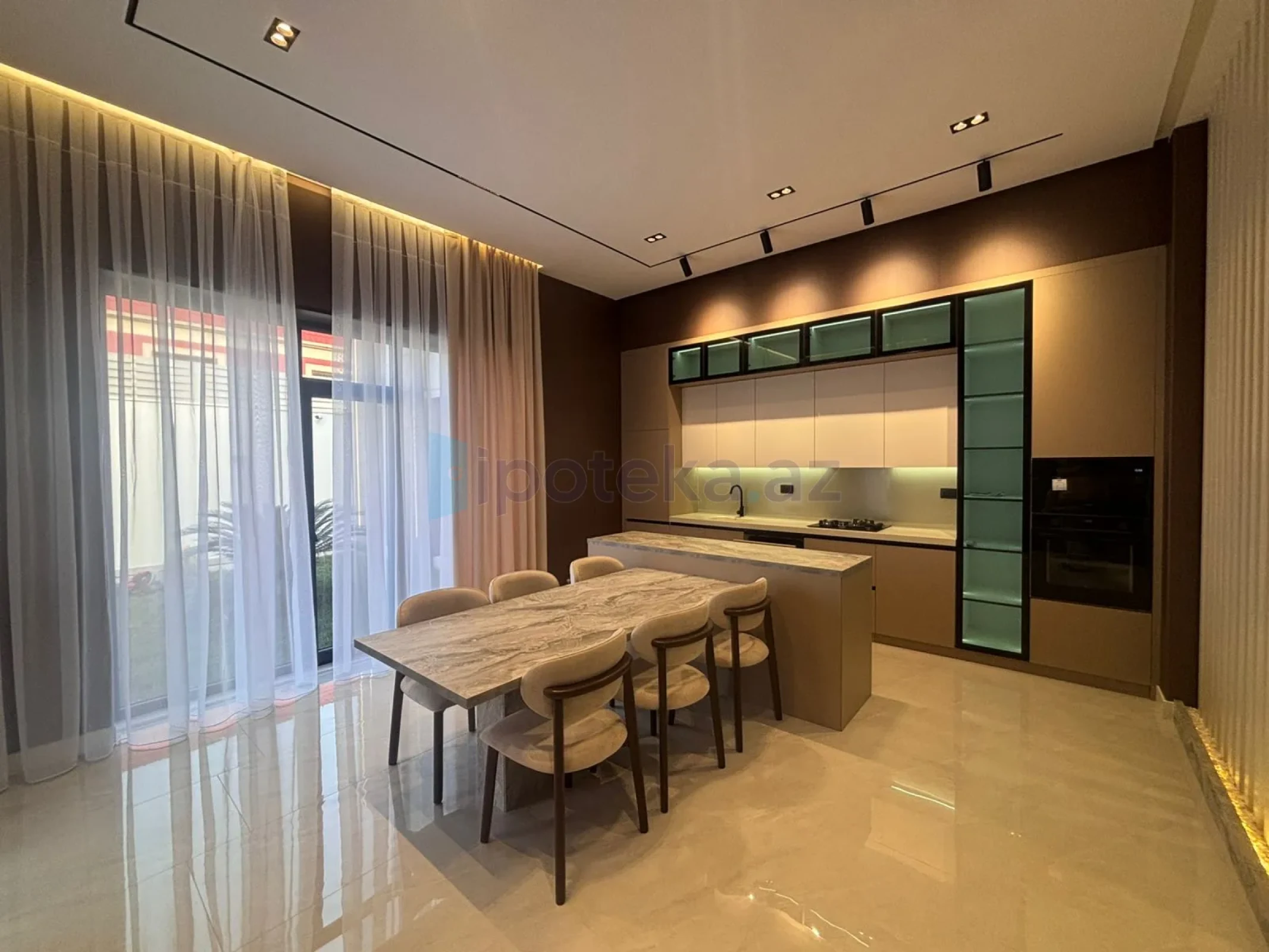 Satılır 5 otaqlı mənzil 250 m²