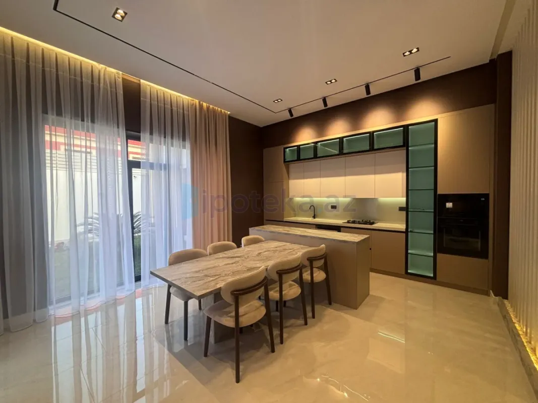 Satılır 5 otaqlı mənzil 250 m²