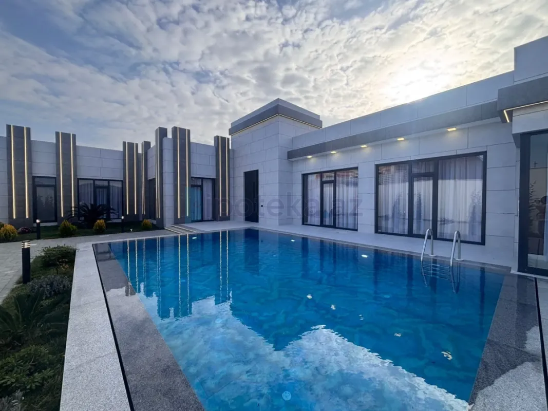 Satılır 5 otaqlı mənzil 250 m²