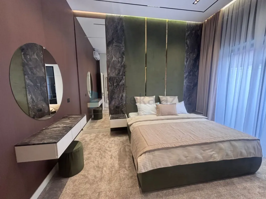 Satılır 5 otaqlı mənzil 250 m²