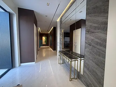 Satılır 5 otaqlı mənzil 250 m²