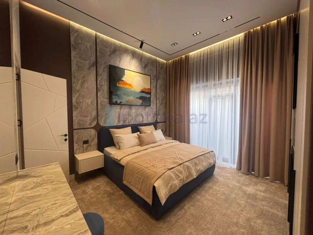 Satılır 5 otaqlı mənzil 250 m²