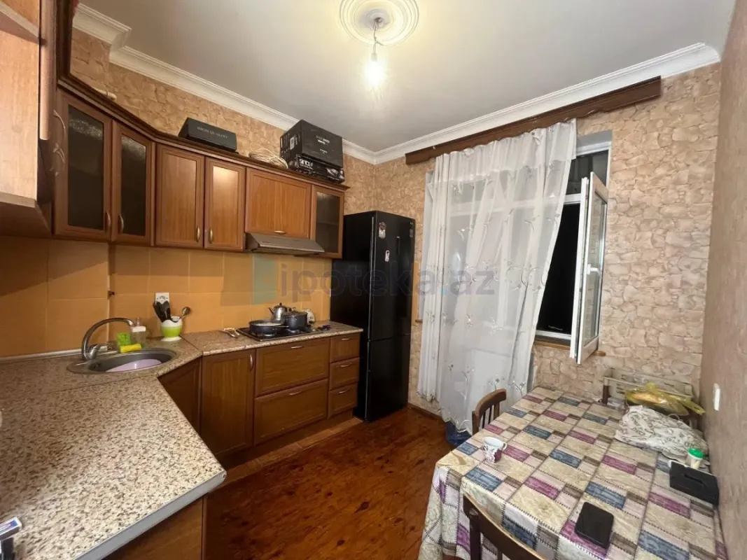 Satılır 2 otaqlı köhnə tikili 73 m²