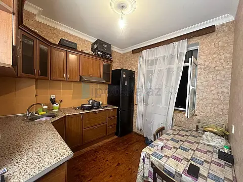 Satılır 2 otaqlı köhnə tikili 73 m²