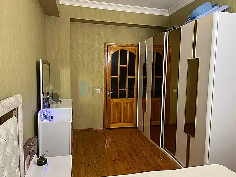 Satılır 2 otaqlı köhnə tikili 73 m²