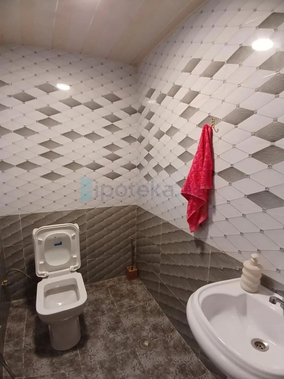 Satılır 5 otaqlı həyət evi 190 m²