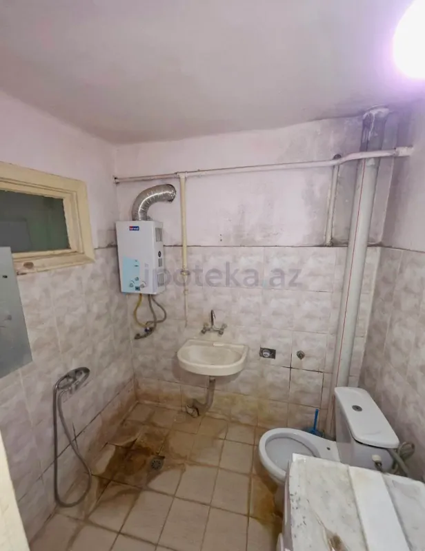 Satılır 1 otaqlı köhnə tikili 35 m²