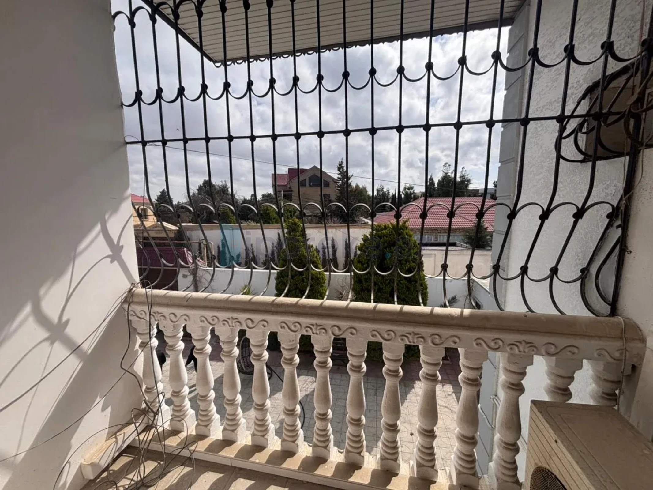 Satılır 5 otaqlı mənzil 250 m²