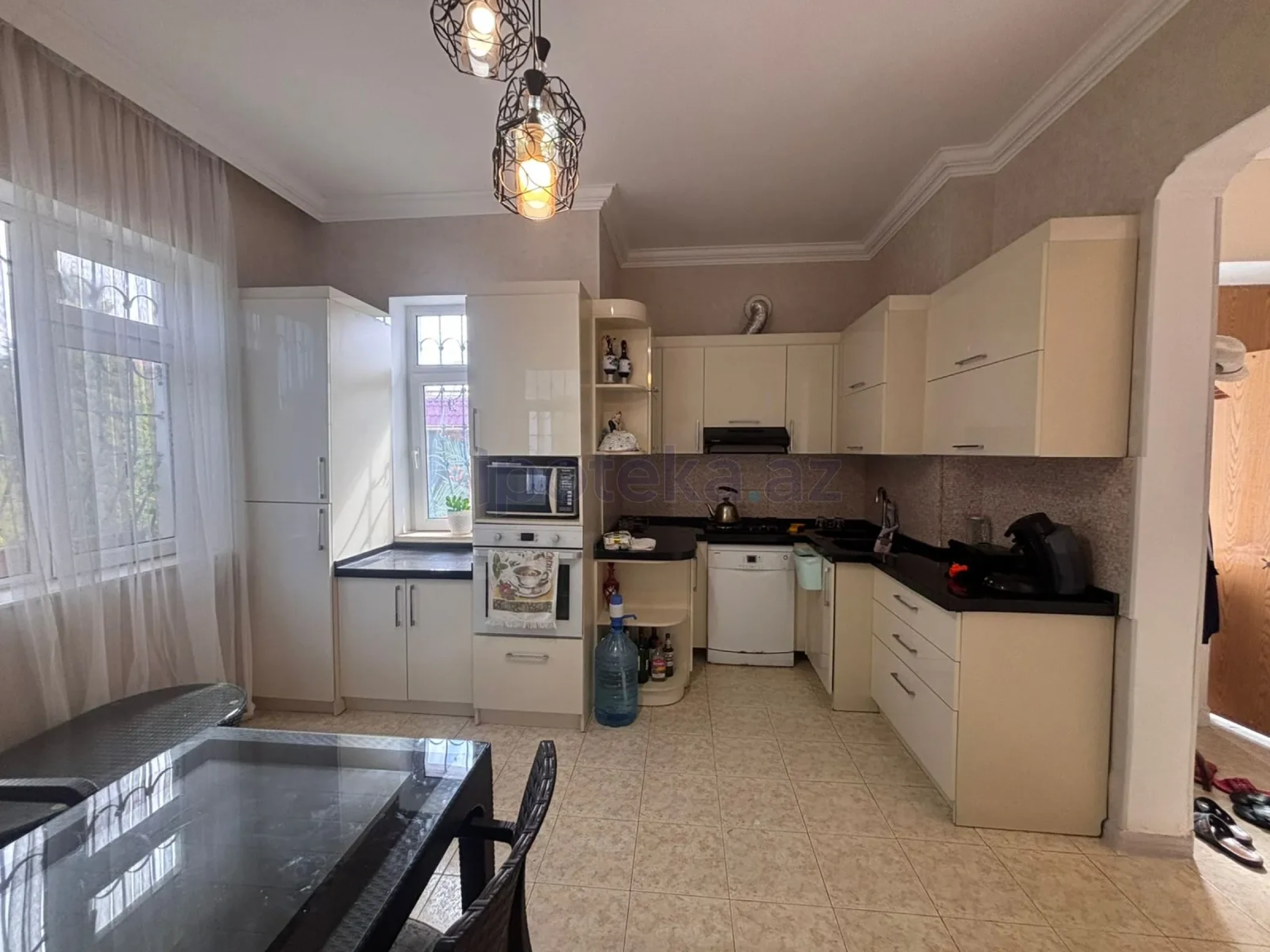 Satılır 5 otaqlı mənzil 250 m²