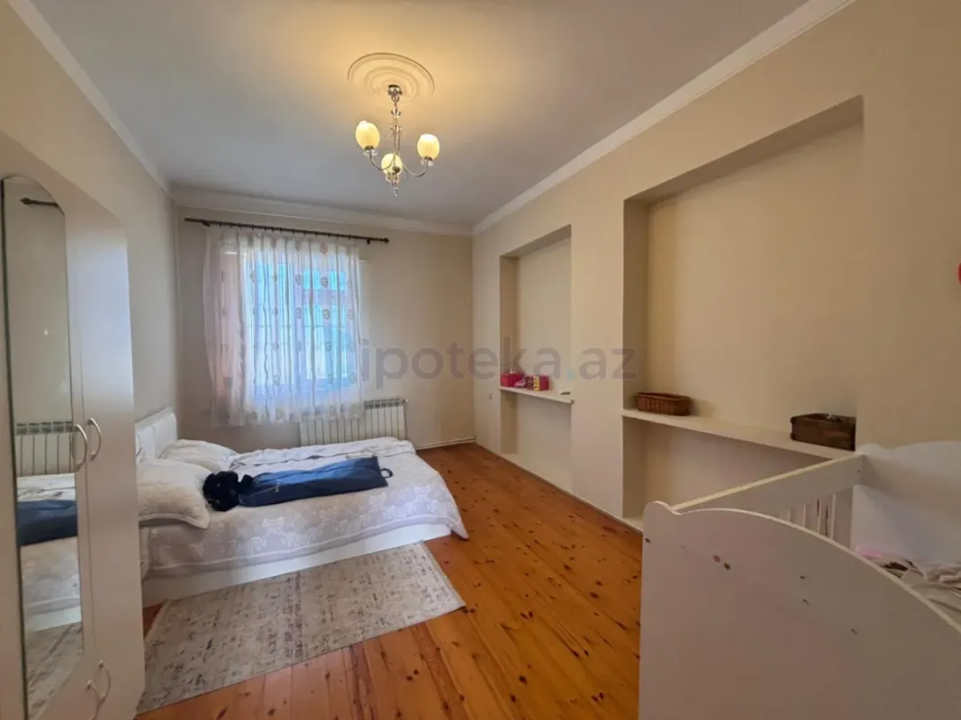 Satılır 5 otaqlı mənzil 250 m²