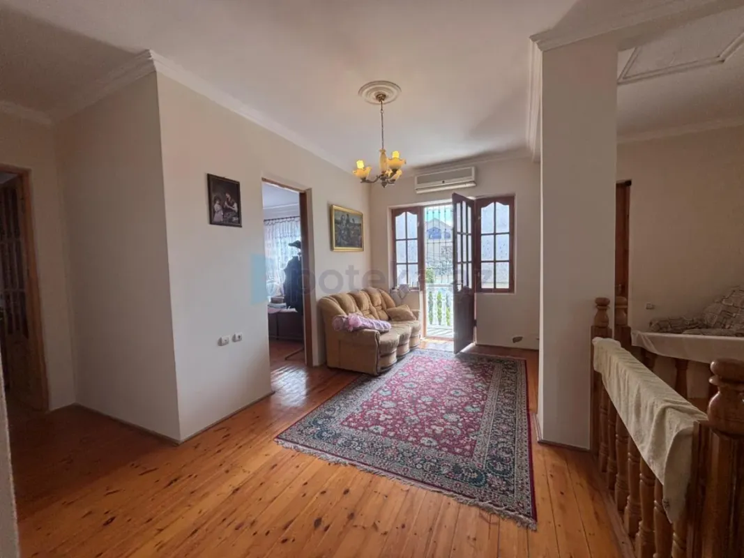Satılır 5 otaqlı mənzil 250 m²