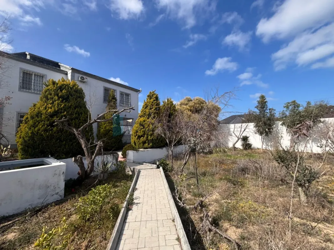 Satılır 5 otaqlı mənzil 250 m²