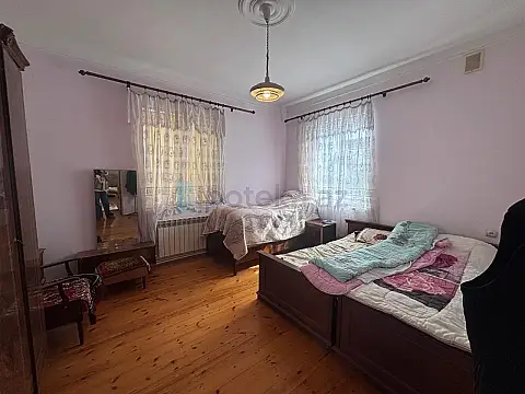Satılır 5 otaqlı mənzil 250 m²