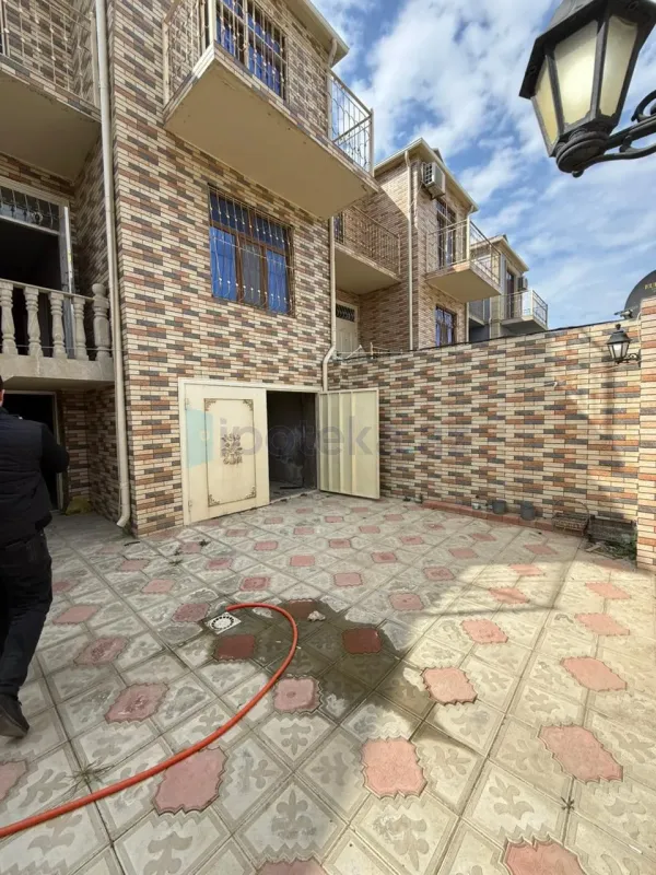 Satılır 4 otaqlı həyət evi 150 m²