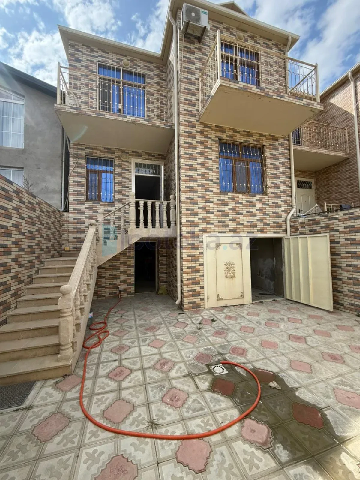 Satılır 4 otaqlı həyət evi 150 m²
