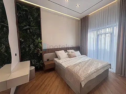 Satılır 5 otaqlı mənzil 260 m²