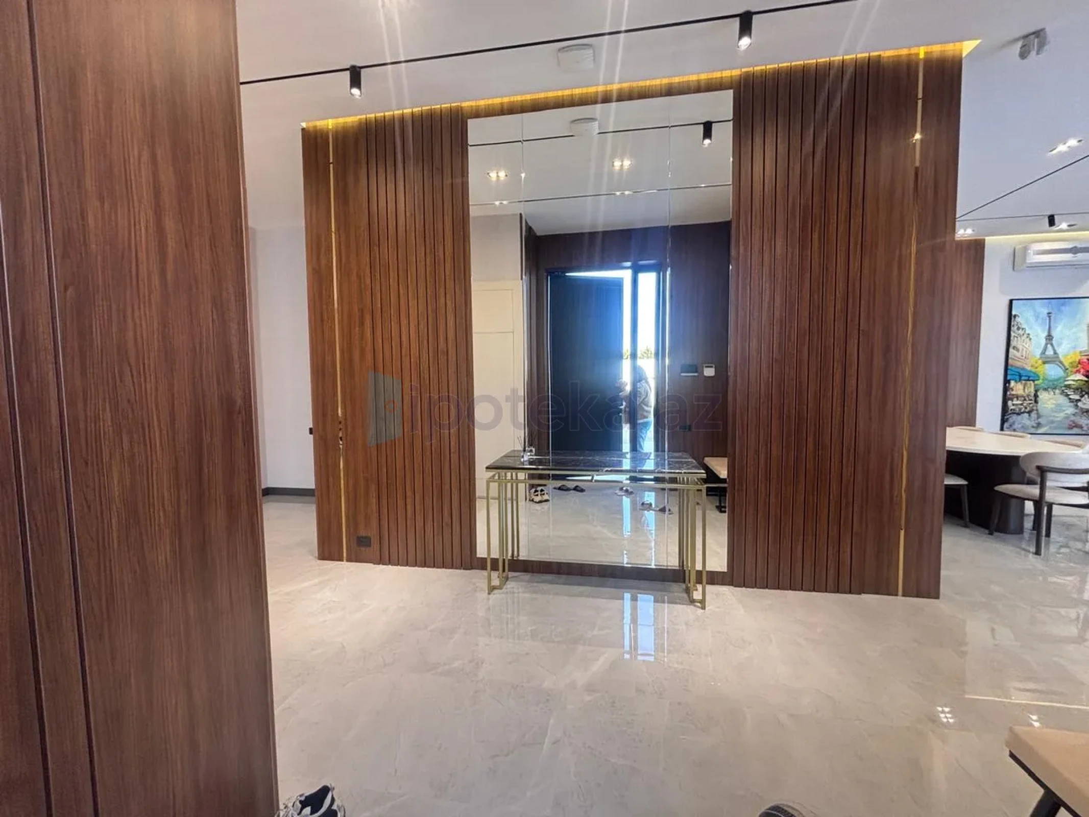 Satılır 5 otaqlı mənzil 260 m²