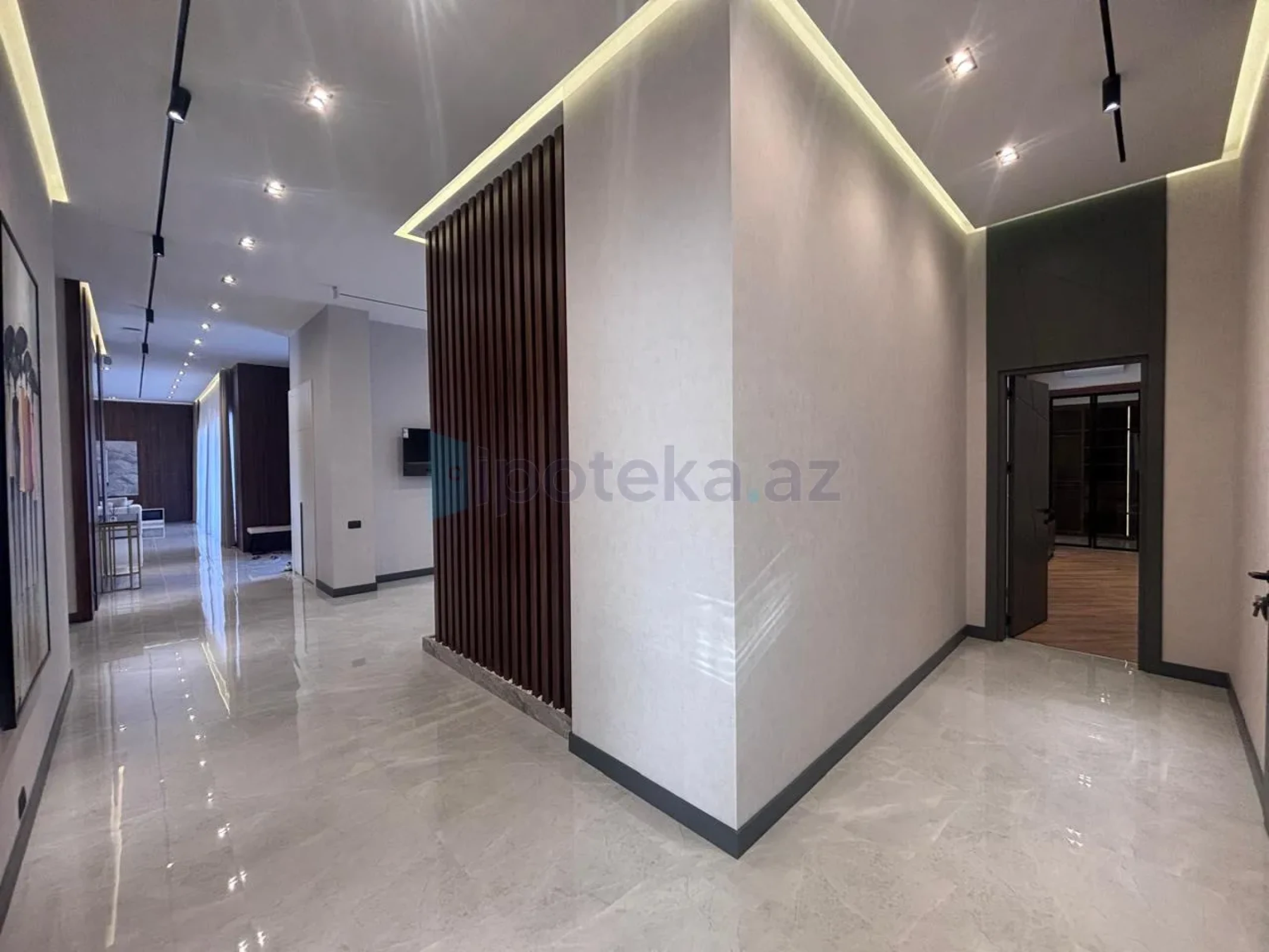 Satılır 5 otaqlı mənzil 260 m²